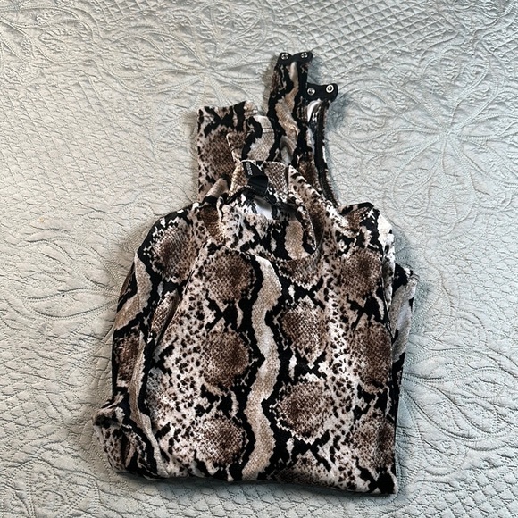 Windsor Black and Brown Bra with Reptile Pattern
Vintage - Picture 6 of 7